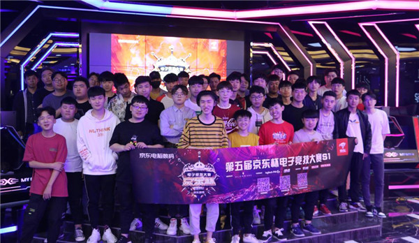 官方：29岁葡萄牙后腰内内加盟中超新军云南玉昆.